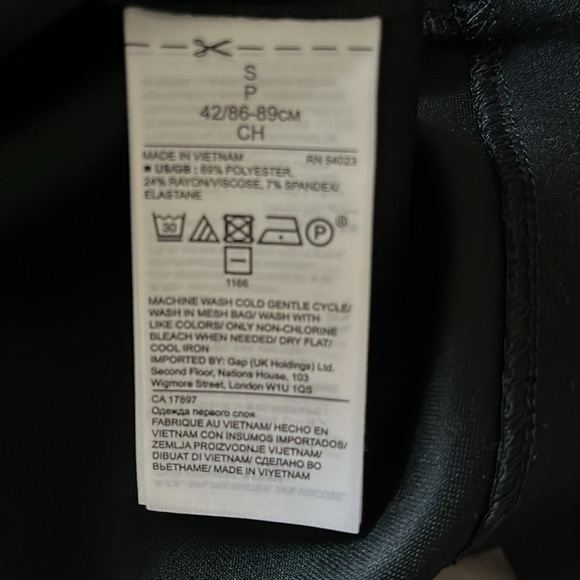 Banana Republic black top with bell sleeves size small - Picture 5 of 5